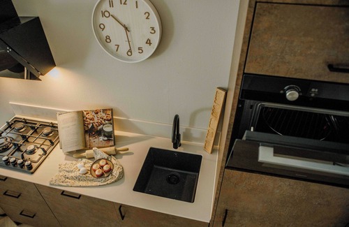 Lieren Maison | Experience luxury and nature in the Tiny Lodge in the Veluwe! With 2 bedrooms, a fully equipped kitchen, and air conditioning.