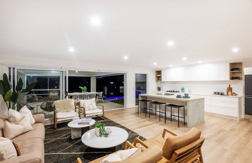 Burleigh Waters Maison | Experience Paradise: Luxury on World's Best Beach