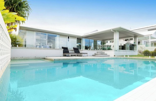 Burleigh Waters Maison | Experience Paradise: Luxury on World's Best Beach