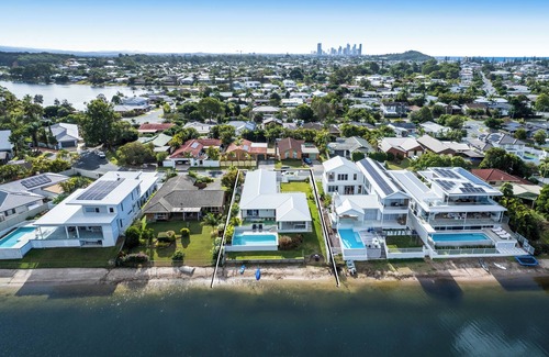 Burleigh Waters Maison | Experience Paradise: Luxury on World's Best Beach