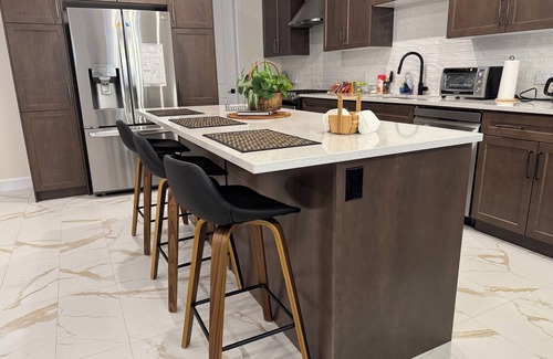Lambeth Maison | Experience Peace and Love - Modren & StylishHome for Groups