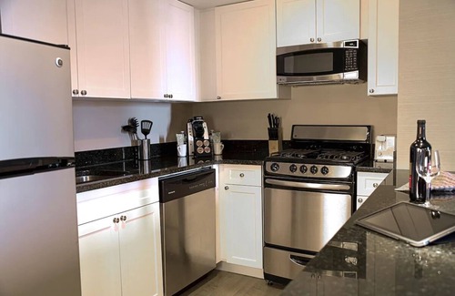 Logan Square Hôtel | Experience Philly Culture at this Trendy Suite | City Views | Rooftop Pool
