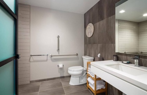 Logan Square Hôtel | Experience Philly Culture at this Trendy Suite | City Views | Rooftop Pool
