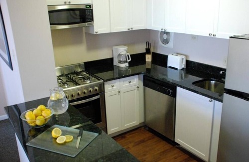Logan Square Hôtel | Experience Philly Culture at this Trendy Suite | City Views | Rooftop Pool