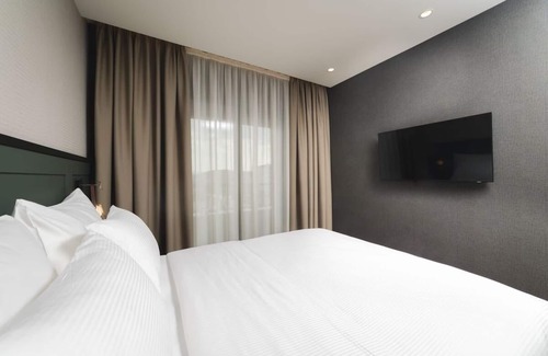 Podgorica Hôtel | Experience Podgorica – 3 Stylish Suites in City Center - Free Parking!
