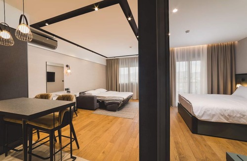 Podgorica Hôtel | Experience Podgorica – 3 Stylish Suites in City Center - Free Parking!