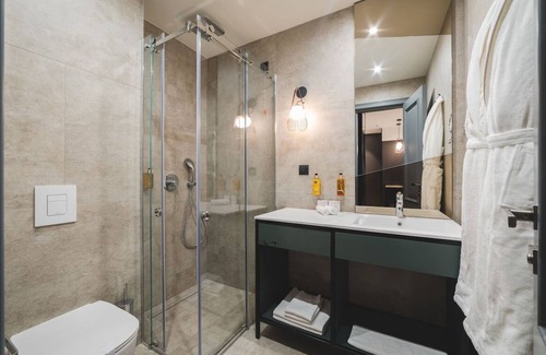 Podgorica Hôtel | Experience Podgorica – 3 Stylish Suites in City Center - Free Parking!