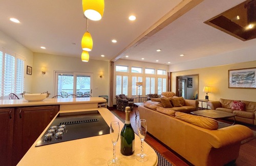 Sun Valley Maison | Spacieux bain à remous extérieur donnant sur GOLF COURSE 5BDRM 5BA CLIMATISE!