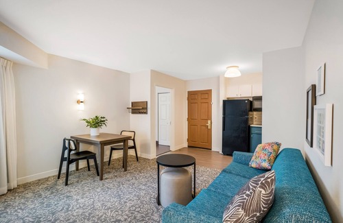 Acres Green Hôtel | Experience the Best! With Free Breakfast, Outdoor Pool, Pets Allowed!