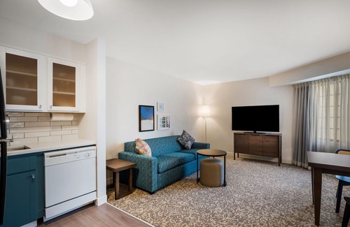 Acres Green Hôtel | Experience the Best! With Free Breakfast, Outdoor Pool, Pets Allowed!