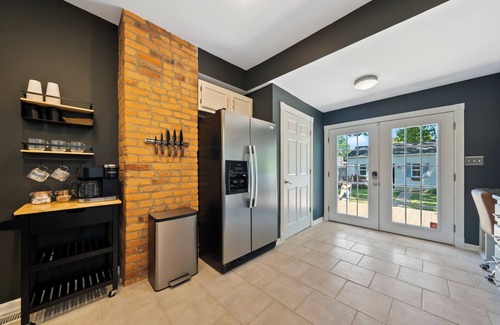 Merion Village Maison | Experience the charm of Hemingway's Hideaway, nestled in the vibrant Merion/German Village.