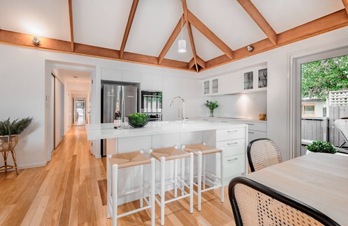 Mudjimba Appartement | Experience the epitome of luxury beachside living in this stunning home.