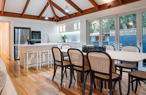 Mudjimba Appartement | Experience the epitome of luxury beachside living in this stunning home.