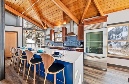 Salt Lake Mountain Resorts Copropriété | Experience the Epitome of Luxury in this Gorgeous Unit with Hot Tub