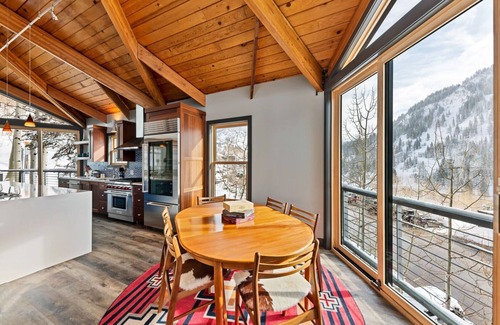 Salt Lake Mountain Resorts Copropriété | Experience the Epitome of Luxury in this Gorgeous Unit with Hot Tub