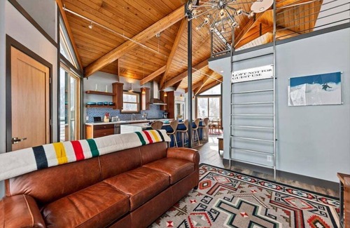 Salt Lake Mountain Resorts Copropriété | Experience the Epitome of Luxury in this Gorgeous Unit with Hot Tub