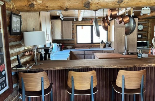 Sun Valley Cabine | Experience the tranquility and magic of Sun Valley at this Board Ranch log cabin
