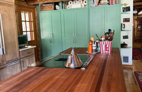 Sun Valley Cabine | Experience the tranquility and magic of Sun Valley at this Board Ranch log cabin