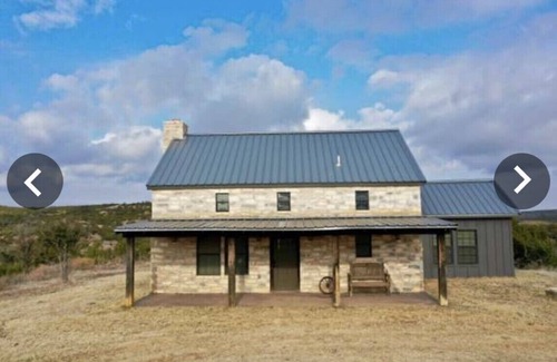 Guthrie Cabine | Experience the West Texas Rockies