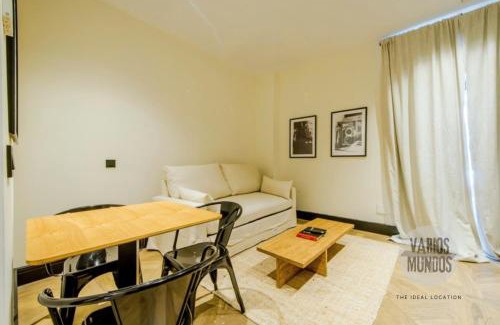 Barrio de La Latina Appartement | Experiencia Madrileña para 4, vive en Calle del Aguila E3