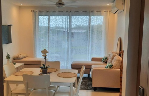 Jaco Appartement | Experimente místico en este apartamento increíble con vista al lago