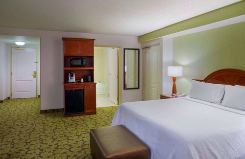Silver Lane Hôtel | Explore Hartford: Cozy Stay with Free Parking & Easy Access to Attractions