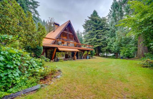 Mount St. Helens Maison | Explore Mt St Helens A-Frame Chalet with Deck!