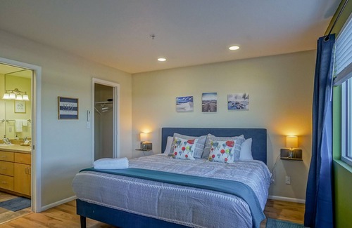 University Heights Appartement | Explorez NM! 2bd / 2ba, à pied de l'UNM, très grand lit, balcon