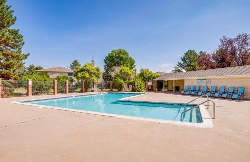 Bear Creek Maison | Explore Red Rocks and Green Mtn Townhome with Pool!