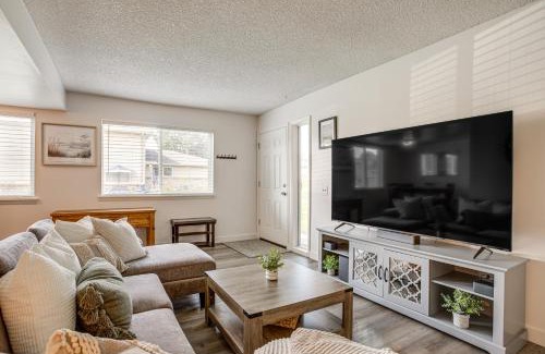 Bear Creek Maison | Explore Red Rocks and Green Mtn Townhome with Pool!