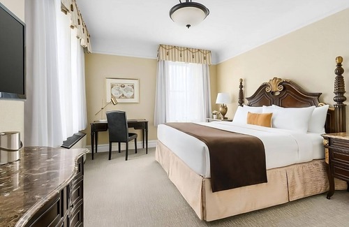 Central Park West Hôtel | Explore the American Museum of Natural History! 4 Upscale Units, w/Onsite Dining