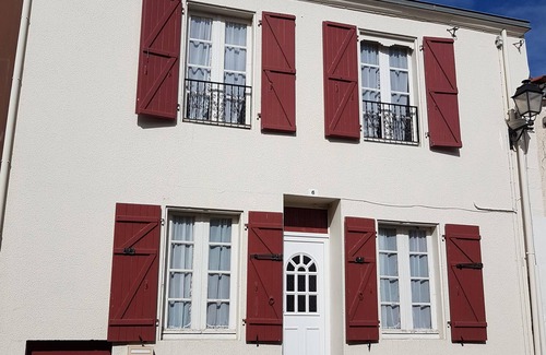 Le Champ-Saint-Pere Maison | EXPLOREZ LE VENDEE DANS CETTE MERVEILLEUSE MAISON DE VILLE. 20 MINUTES DES PLAGES