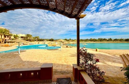 El Gouna Appartement | Exquisite 1BR Chalet with Pool and Beach Front El Gouna