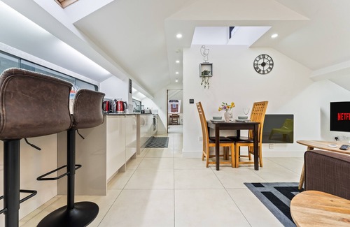 Smethwick Appartement | Exquisite 2-bedroom Penthouse -Sleeps 7-Free Parking+Workspace + HighSpeed WiFi
