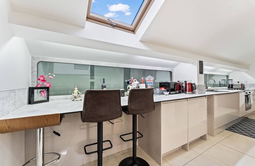 Smethwick Appartement | Exquisite 2-bedroom Penthouse -Sleeps 7-Free Parking+Workspace + HighSpeed WiFi