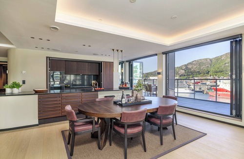 Bergen City Centre Appartement | Exquisite 2br. apt., impeccable standard, panoramic views of Bergen harbor.