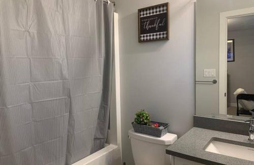 Regina Appartement | Exquisite 3 BR Villa with Double Garage-King Bed