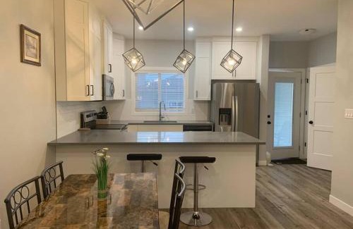 Regina Appartement | Exquisite 3 BR Villa with Double Garage-King Bed