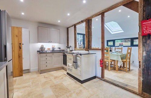 Waterlooville Maison | Exquisite Coach House w/vaulted ceiling & log fire