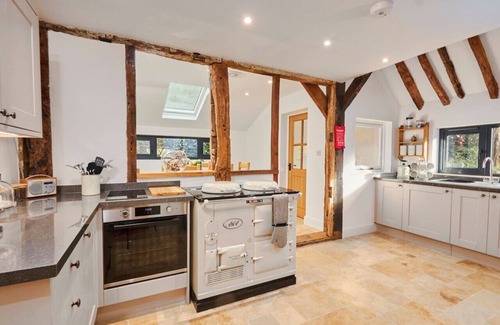 Waterlooville Maison | Exquisite Coach House w/vaulted ceiling & log fire