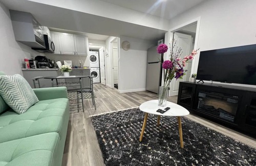 Regina Appartement | Exquisite Guest Suite in Regina