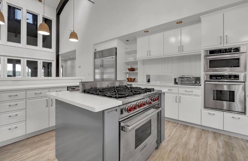 Lake Bradford -Cascade Lake Maison | Exquisite Huge Lakehouse 3 miles from FSU and downtown. Sleeps 16+