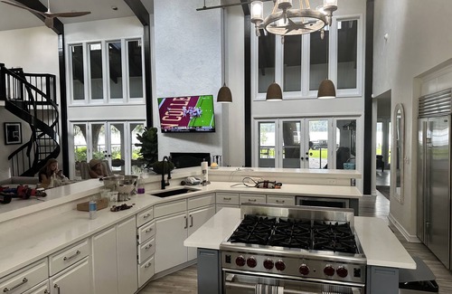 Lake Bradford -Cascade Lake Maison | Exquisite Huge Lakehouse 3 miles from FSU and downtown. Sleeps 16+