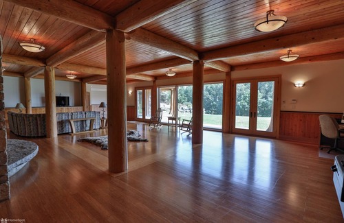 Nazareth Maison | Exquisite Log Home