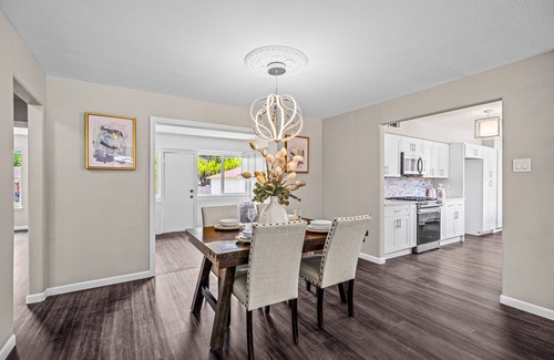 Dallas Maison | Exquisite Mid-Century Modern home- 3Bed2Bath furnished 15 mins from Downtown