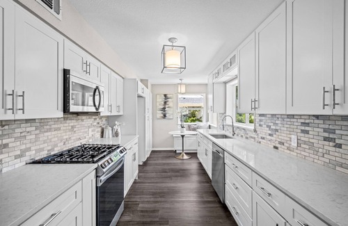 Dallas Maison | Exquisite Mid-Century Modern home- 3Bed2Bath furnished 15 mins from Downtown