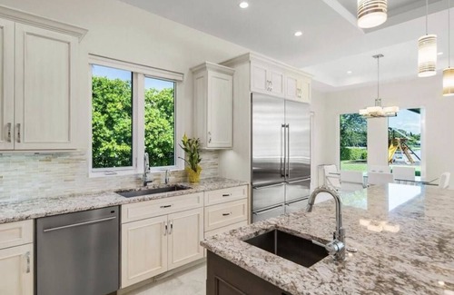 Pine Ridge Maison | EXQUISITE NEWER CUSTOM ESTATE HOME W RESORT POOL and AMAZING VIEWS.