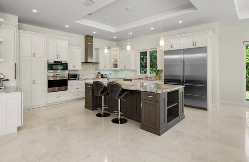 Pine Ridge Maison | EXQUISITE NEWER CUSTOM ESTATE HOME W RESORT POOL and AMAZING VIEWS.