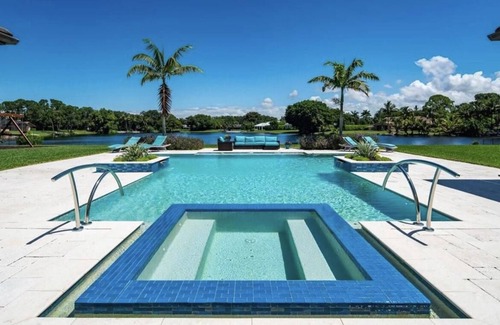 Pine Ridge Maison | EXQUISITE NEWER CUSTOM ESTATE HOME W RESORT POOL and AMAZING VIEWS.