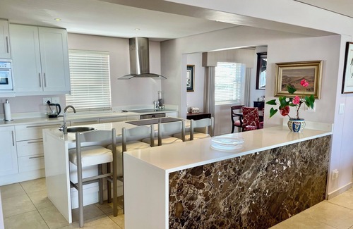 Plettenberg Bay Appartement | Exquisite Plett Penthouse: Landmark Luxury & Panoramic Coastal Views